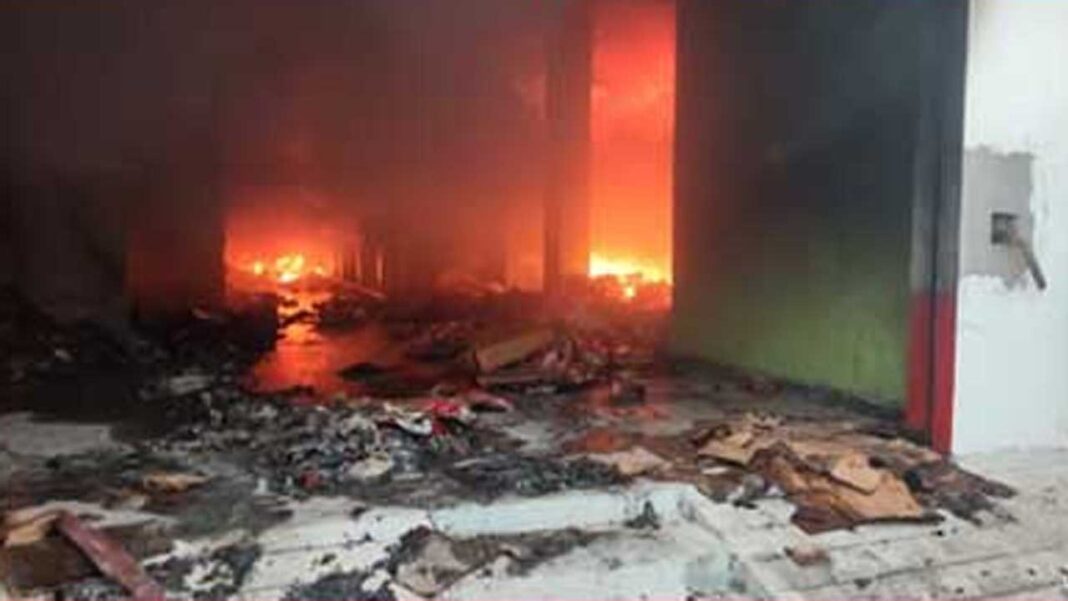 Fire Accident | Fire accident in automobile warehouse in Chevella.. Property loss of Rs.2 crore!-Namasthe Telangana
– PARAHUSHAR NEWS