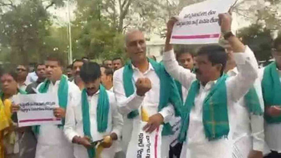 Marshals overaction.. BRS MLAs denied permission to enter the corridors
– PARAHUSHAR NEWS