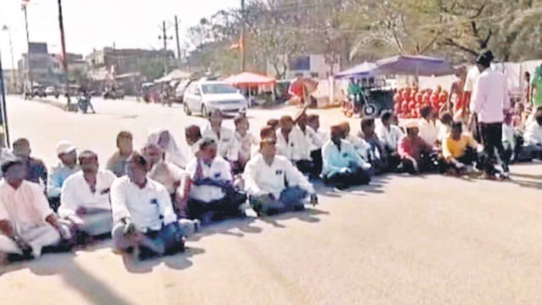 Pally farmers on road for support price-Namasthe Telangana
– PARAHUSHAR NEWS