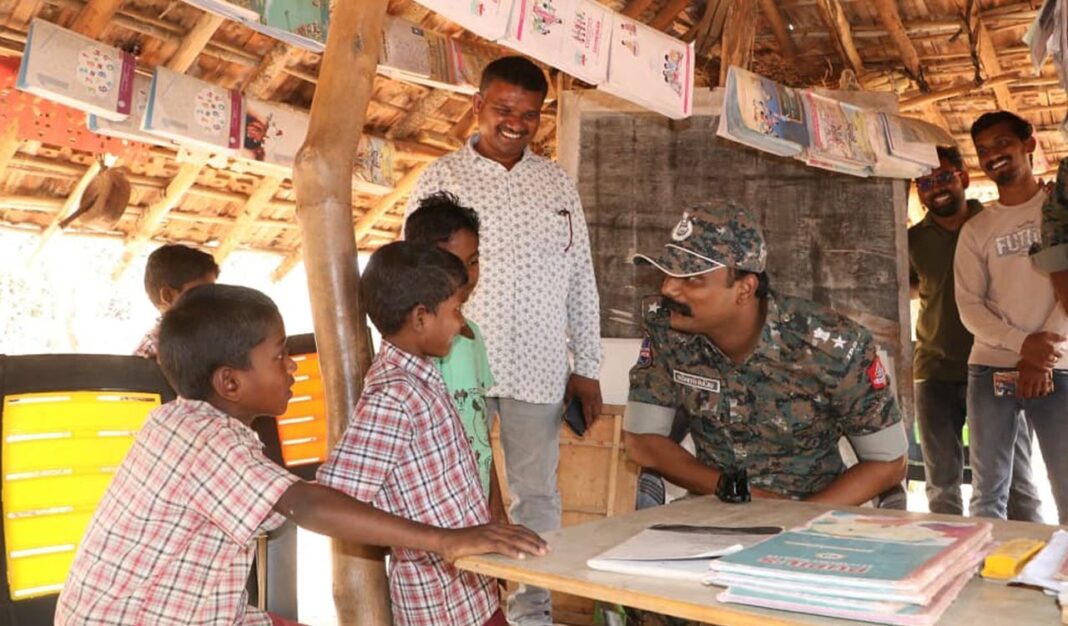 కొత్తగూడెం పోలీసులు వలస గుత్తికోయల సంక్షేమం, అభివృద్ధికి కృషి చేస్తున్నారు: ఎస్పీ రోహిత్రాజు
– PARAHUSHAR NEWS