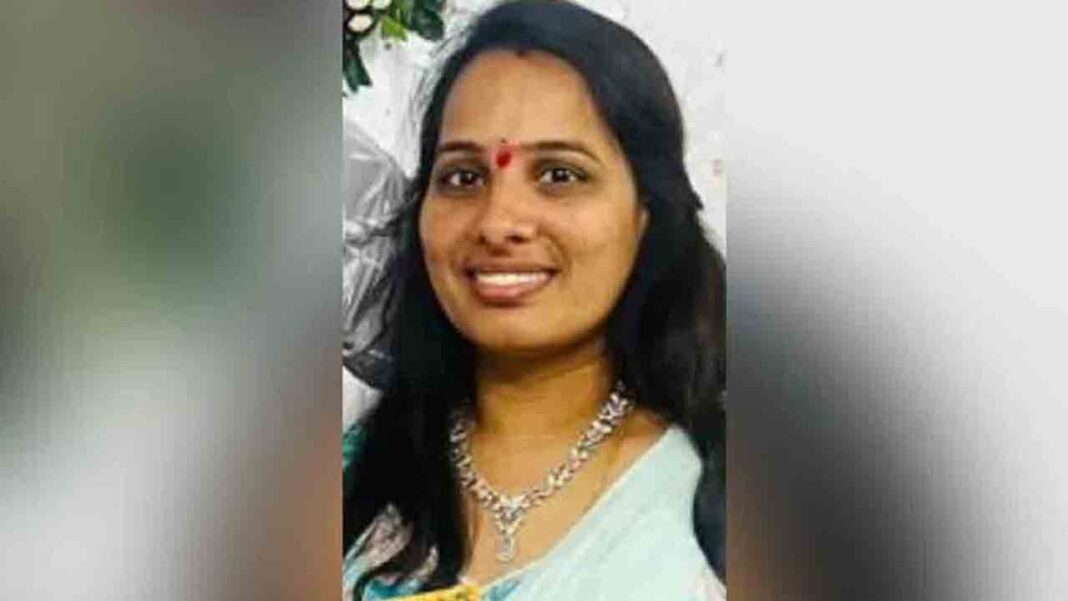 ఎస్సై భార్య ఆత్మహత్య.. గన్నేరుపూలు మిక్సీ చేసుకొని తాగి సూసైడ్‌.. కరీంనగర్‌లో విషాదం