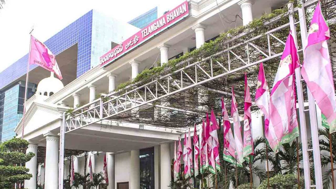 కేటీఆర్ సమక్షంలో ఆదిలాబాద్‌కు చెందిన నేతలు బీఆర్‌ఎస్‌లో చేరారు
