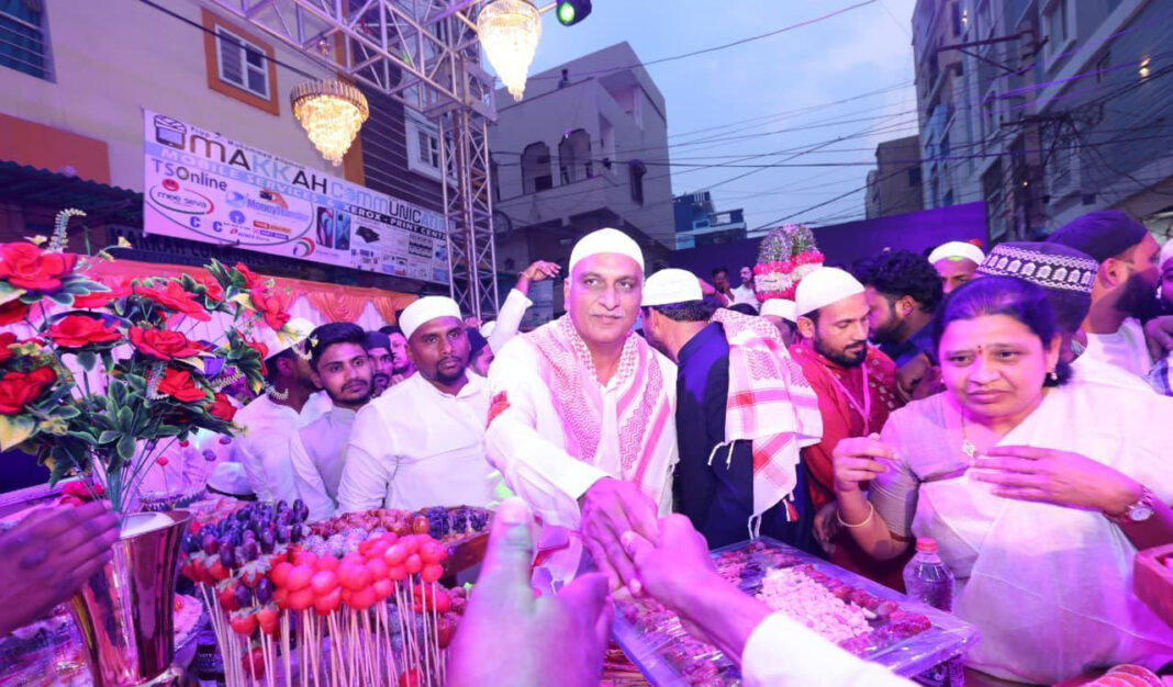రేవంత్ రెడ్డిని ‘చోటా యోగి’ అని హరీశ్రావు అంటున్నారని, యూపీ మోడల్ బుల్డోజర్ ప్రభుత్వాన్ని కాంగ్రెస్ నడుపుతోందని అన్నారు.
– PARAHUSHAR NEWS