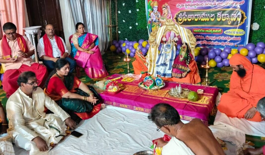 భద్రాద్రి ఆలయంలో సంప్రదాయాల ఉల్లంఘన, ప్రత్యేక కల్యాణ మహోత్సవం జరిగింది
– PARAHUSHAR NEWS
