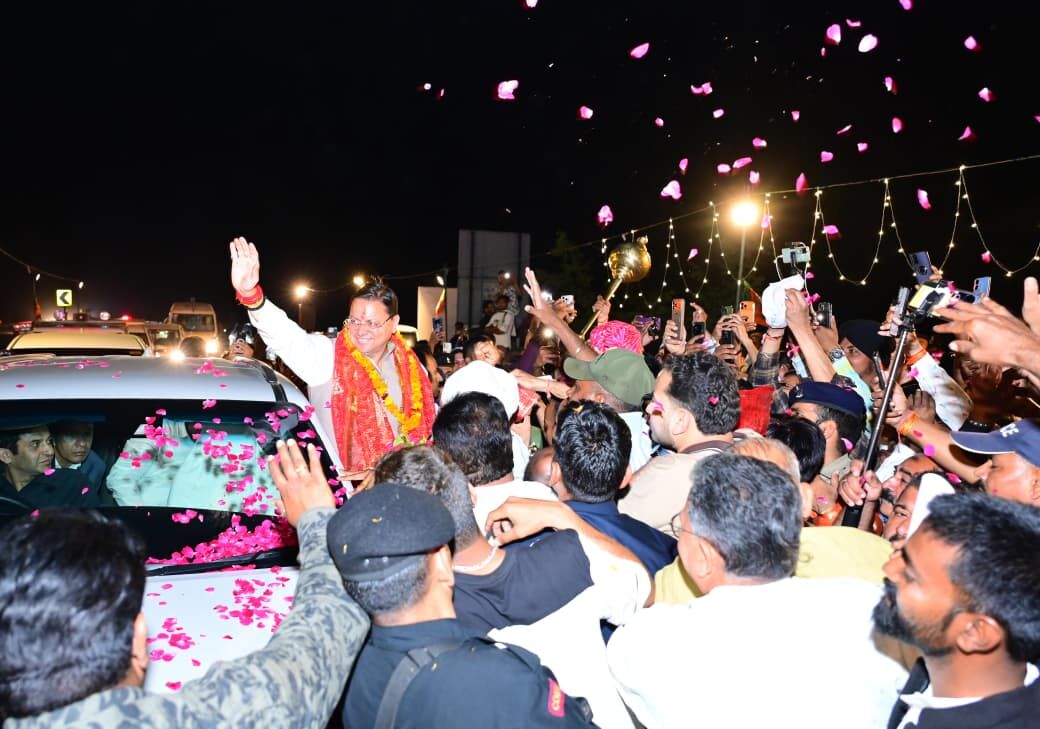 కాశీపూర్ నుండి ఖతిమా వరకు ముఖ్యమంత్రి ధామికి ఘన స్వాగతం, దారి పొడవునా భారీ జనం గుమిగూడారు
– PARAHUSHAR NEWS