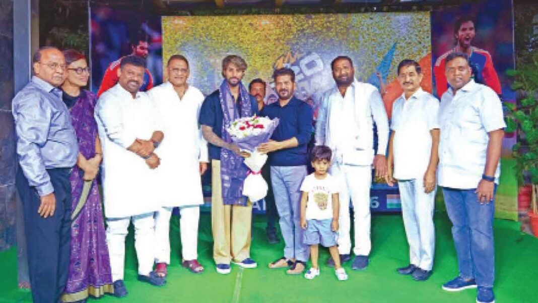 టీమ్ ఇండియా స్టార్ తిలక్ వర్మను సీఎం రేవంత్ సత్కరించారు
– PARAHUSHAR NEWS