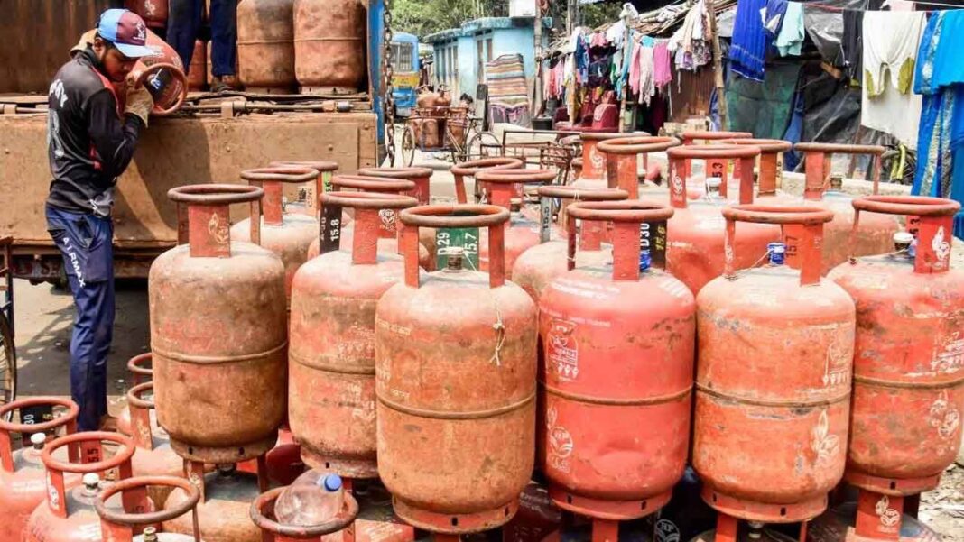 తగినంత ఇంధన నిల్వలు, comm LPG 70%కి పునరుద్ధరించబడింది: కేంద్రం
