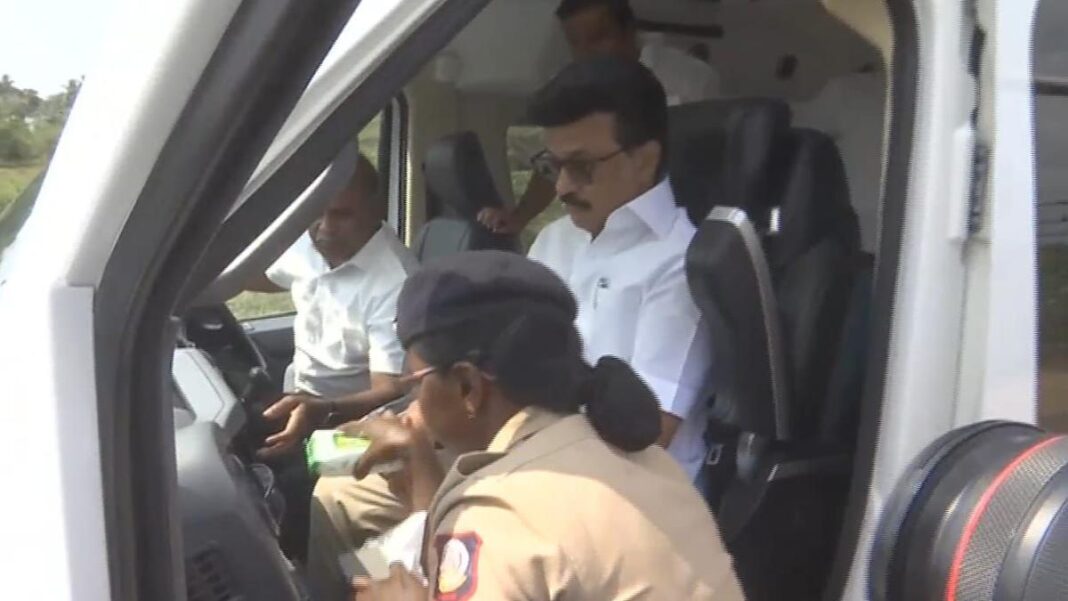 తిరుచ్చి-నాగపట్నం హైవేపై ఎన్నికల ఫ్లయింగ్ స్క్వాడ్ తనిఖీ చేసిన టీఎన్ సీఎం స్టాలిన్
– PARAHUSHAR NEWS