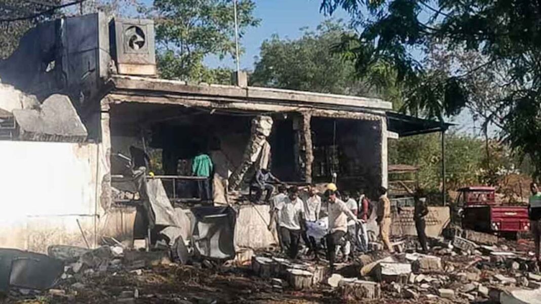నాగ్‌పూర్ పేలుడు పదార్థాల ఫ్యాక్టరీలో జరిగిన పేలుడులో 17 మంది చనిపోయారు; ప్రధాని మోదీ, ఫడ్నవీస్ పరిహారం ప్రకటించారు
