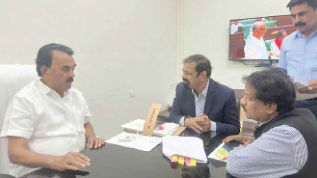 బాసర IIITలో పరిస్థితిని సమీక్షించిన మంత్రి జూపల్లి, విద్యార్థుల నిరసనల మధ్య సంభాషణను కోరారు
– PARAHUSHAR NEWS
