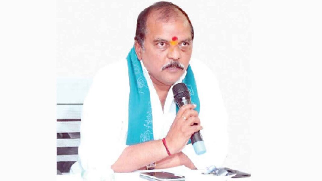 హనుమకొండలో కాంగ్రెస్ రీసెట్ బటన్‌లు, అన్ని కమిటీలు రద్దు

