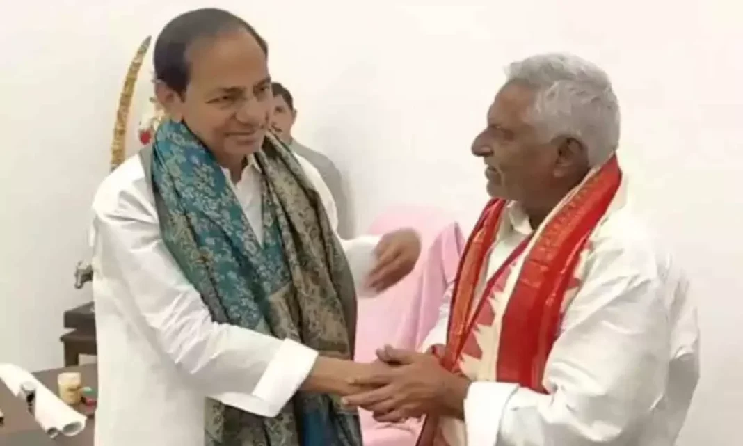 ఎర్రవల్లిలో కేసీఆర్తో భేటీ అయిన జీవన్రెడ్డి రాజకీయ పరిణామాలపై చర్చించారు
– PARAHUSHAR NEWS