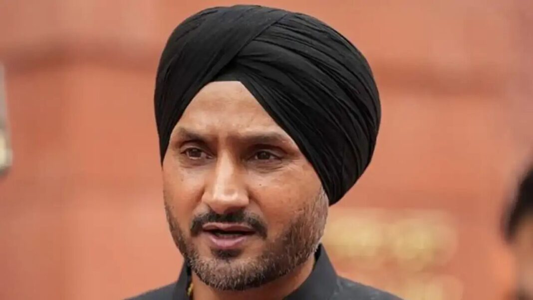 AAP-BJP మధ్య పంజాబ్ పోలీసులు కవర్‌ను ఉపసంహరించుకున్న తర్వాత హర్భజన్ సింగ్‌కు CRPF భద్రత లభించింది
