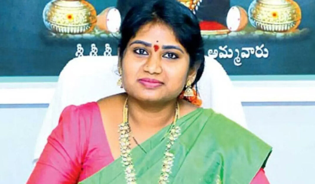 ఏసీబీ డీఏ కేసు తర్వాత ఏపీ ఎండోమెంట్స్ అసిస్టెంట్ కమిషనర్ కళింగిరి శాంతిపై సస్పెన్షన్ వేటు పడింది
– PARAHUSHAR NEWS