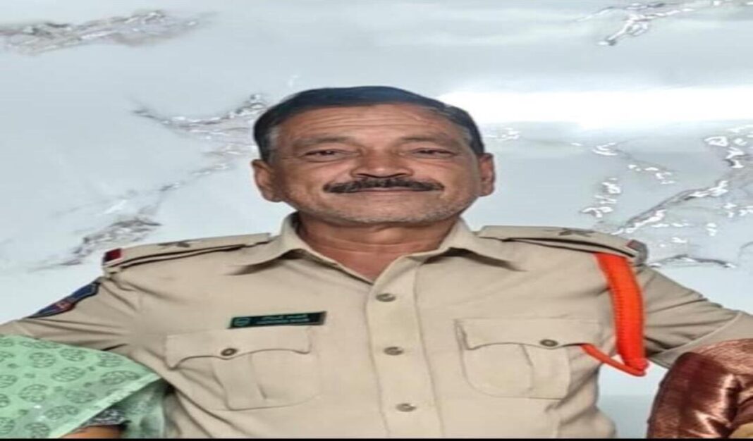 సంగారెడ్డిలో పోలీసు వాహనం ఢీకొని ఓ పోలీసు మృతి చెందాడు
– PARAHUSHAR NEWS