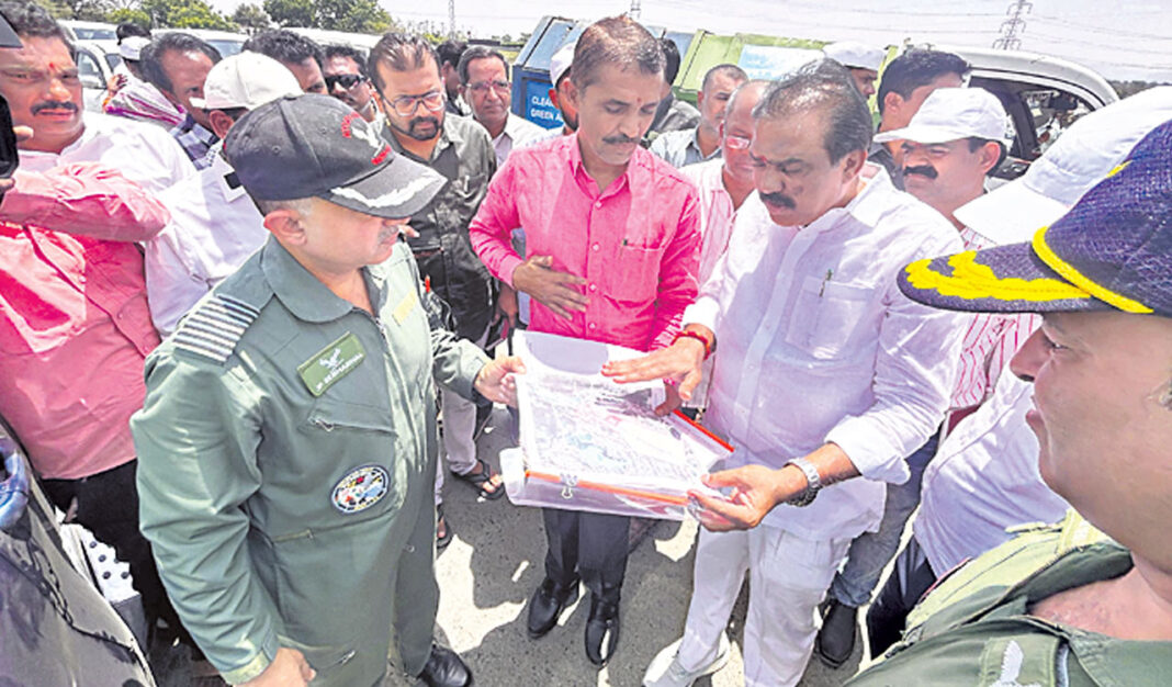 ఆదిలాబాద్‌లో ప్రతిపాదిత విమానాశ్రయం కోసం AAI బృందాలు సర్వే చేపట్టాయి
