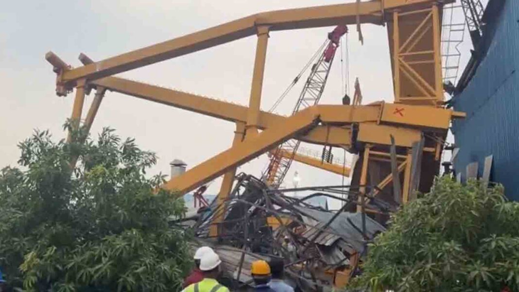 Crane Collapses 