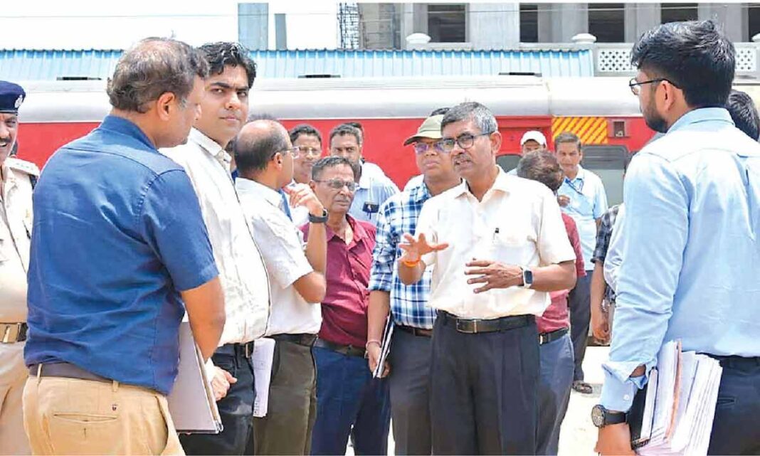 ECoR GM ఖుర్దా రోడ్-పూరి సెక్షన్‌ను తనిఖీ చేస్తుంది

