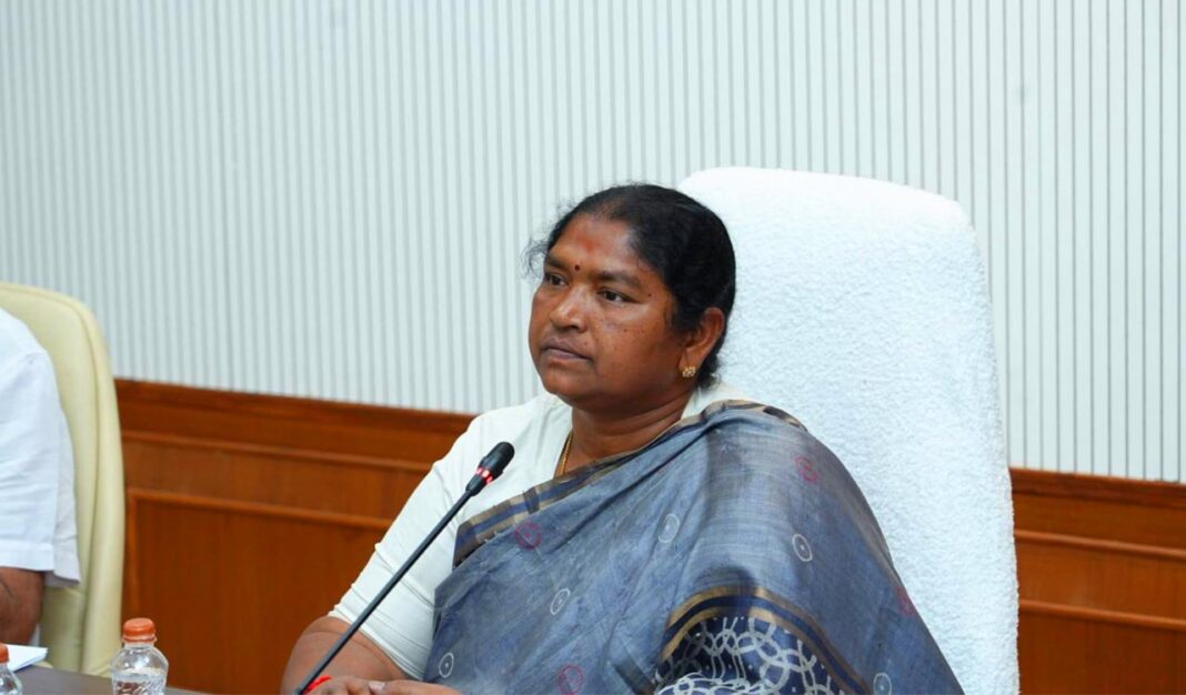 పెరుగుతున్న వేడి మధ్య వేసవి సమయాలను నివారించాలని మంత్రి సీతక్క పౌరులను కోరారు
– PARAHUSHAR NEWS