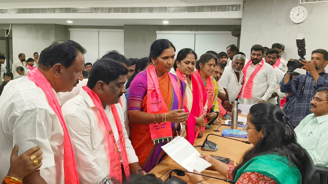 Padma Devender Reddy | Irrigation water should be released from Singuru project to Ghanapur Ayakattu: Padmadevender Reddy-Namasthe Telangana
– PARAHUSHAR NEWS