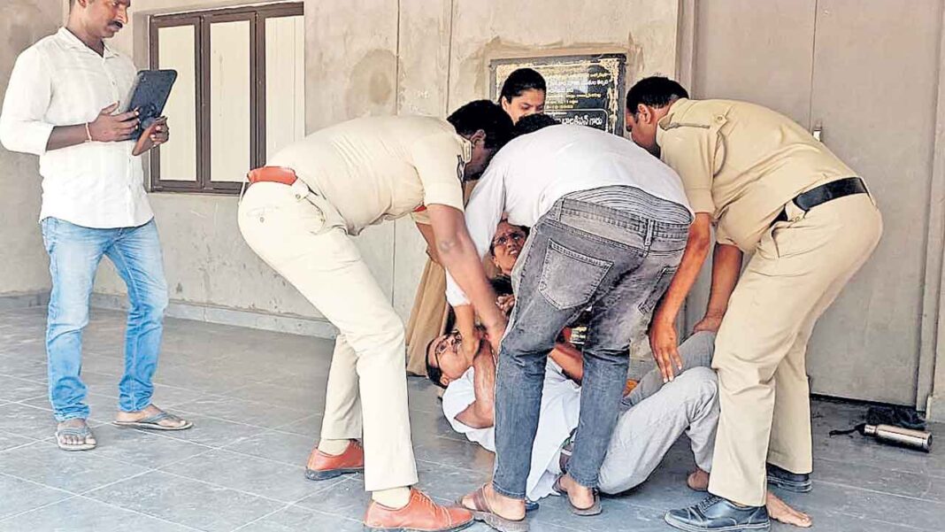 మాజీ సర్పంచ్‌ దంపతులపై పోలీసుల దౌర్జన్యం