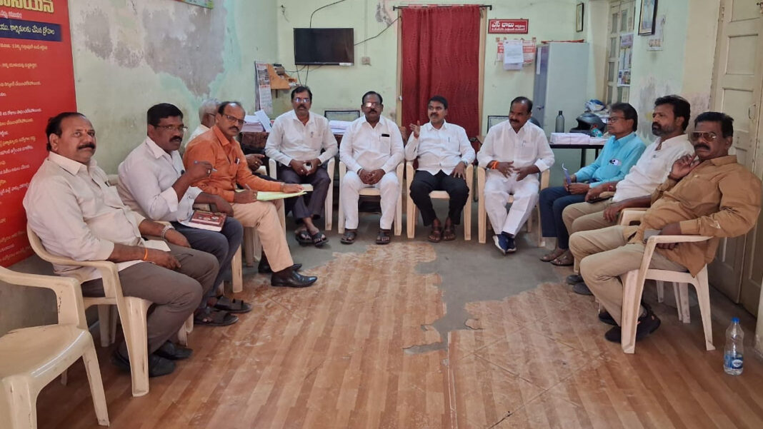 RTC JAC | RTC JAC calls for statewide agitation on April 7 to protest Bus Bhavan encroachment-Namasthe Telangana
– PARAHUSHAR NEWS
