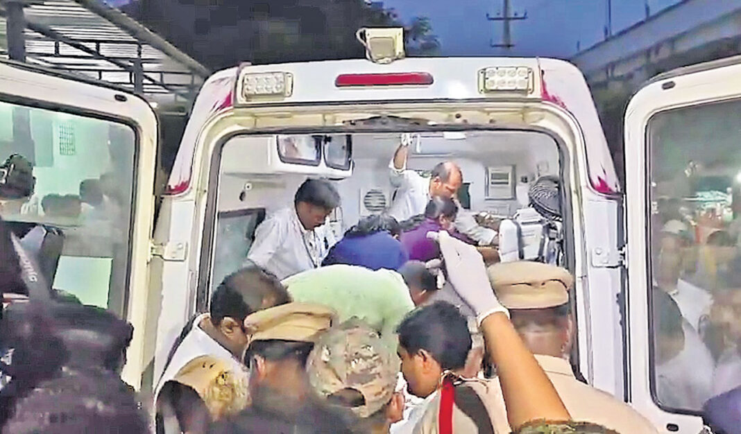 వరంగల్లో ఆత్మహత్యాయత్నానికి పాల్పడిన ఆర్టీసీ డ్రైవర్కు 80 శాతం కాలిన గాయాలతో హైదరాబాద్కు తరలించారు
– PARAHUSHAR NEWS