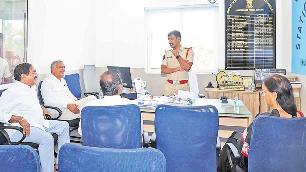 ముగ్గురు మాజీ మంత్రుల అరెస్ట్‌.. రాపోల్‌లో రైతుదీక్షకు వెళ్లకుండా అడ్డగింత