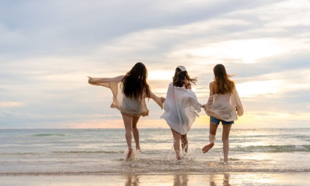 Women Beaches: These beaches are for women only.. Do you know what they do there..?
– PARAHUSHAR NEWS