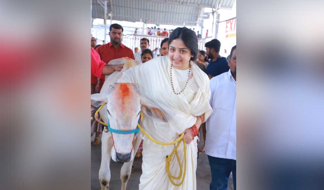 వేములవాడ ఆలయంలో నటి పూనమ్ కౌర్ పూజలు నిర్వహించారు
– PARAHUSHAR NEWS