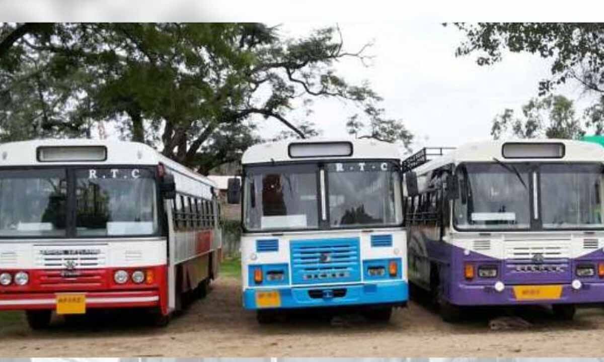 ఆర్టీసీ కార్మికుల ఫిర్యాదులను పరిష్కరించేందుకు తెలంగాణ ప్రభుత్వం కమిటీని ఏర్పాటు చేసింది
– PARAHUSHAR NEWS