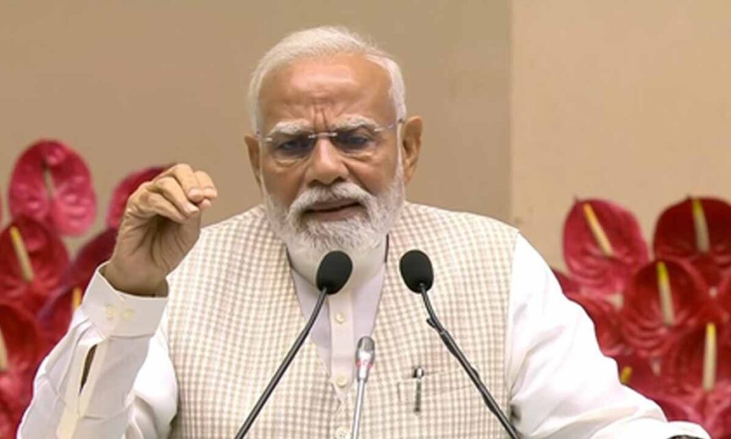 కొనసాగుతున్న రాజకీయ దుమారం మధ్య ఈరోజు రాత్రి 8:30 గంటలకు జాతిని ఉద్దేశించి ప్రధాని మోదీ ప్రసంగించనున్నారు
