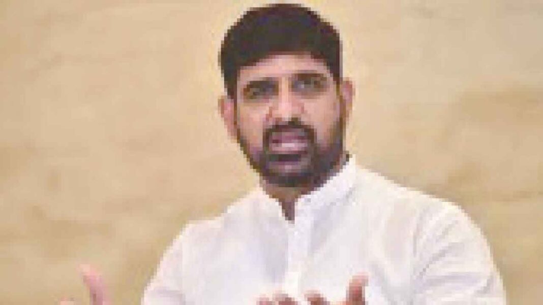 కౌశిక్ రెడ్డికి సీఐడీ నోటీసులు; ఏప్రిల్ 4న విచారణకు హాజరు కావాలని ఎమ్మెల్యేను కోరింది
