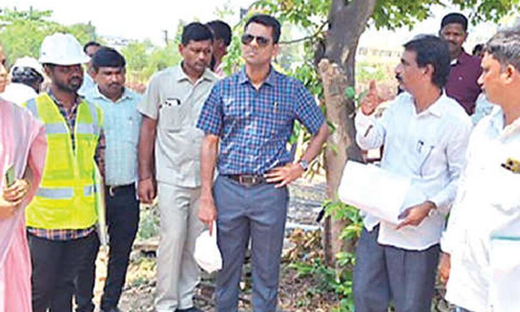 గురుకుల నిర్మాణ పనులను డీసీ సమీక్షించారు
