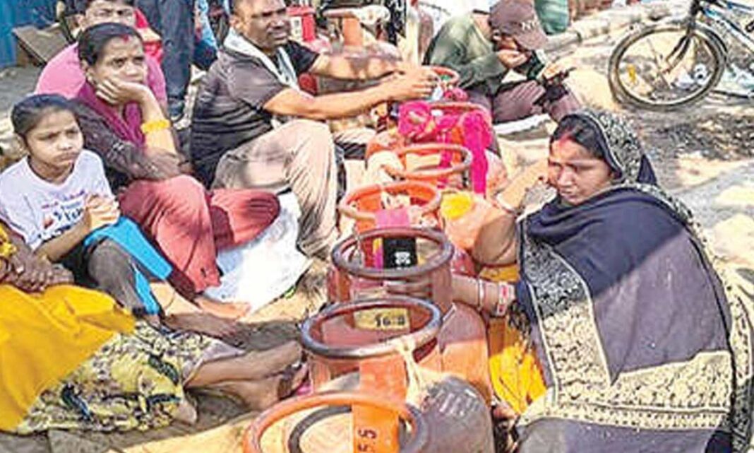 ‘గ్యాస్ లేదు, పని లేదు’
– PARAHUSHAR NEWS