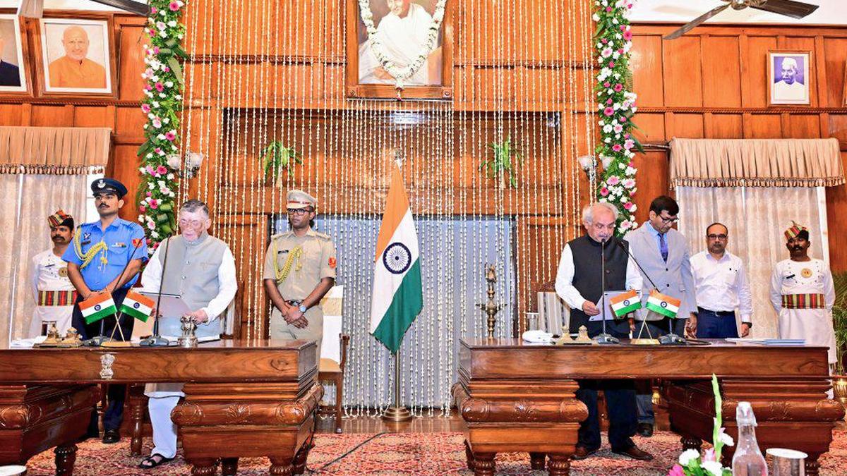 జార్ఖండ్ లోకాయుక్తగా రిటైర్డ్ హైకోర్టు న్యాయమూర్తి అమితవ్ కుమార్ గుప్తా ప్రమాణ స్వీకారం
– PARAHUSHAR NEWS