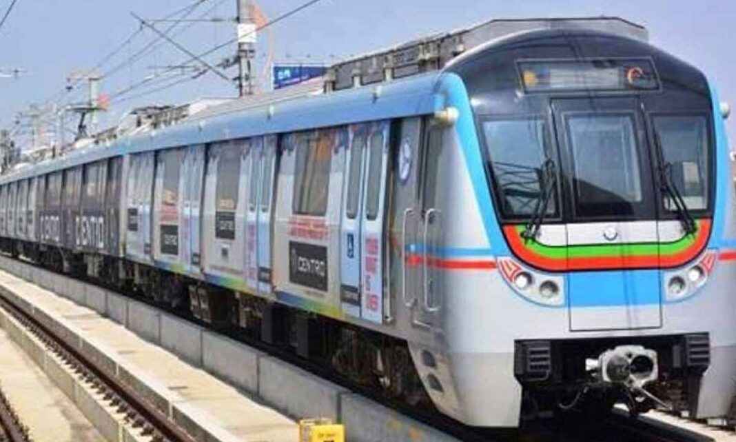 టీజీఎస్‌ఆర్‌టీసీ ఆర్టీసీ సమ్మె నేపథ్యంలో హైదరాబాద్‌ మెట్రో సర్వీసులను పెంచింది
