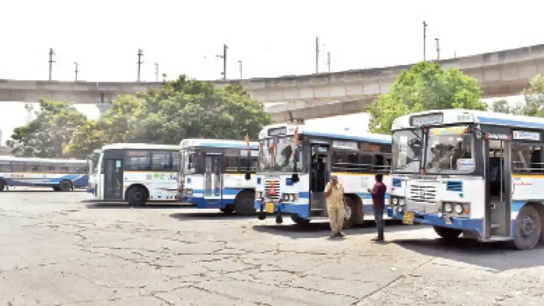 బస్సుల సమ్మె 2వ రోజుకు చేరడంతో ఆటోలు ప్రయాణికులను ఇబ్బందులకు గురిచేస్తున్నాయి
– PARAHUSHAR NEWS