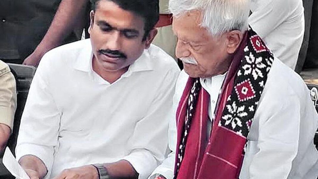 భూ భారతి చట్టం ఆమోదం పొందిన ఏడాది తర్వాత కూడా భూ లావాదేవీల్లో సమస్యలు కొనసాగుతూనే ఉన్నాయి
– PARAHUSHAR NEWS