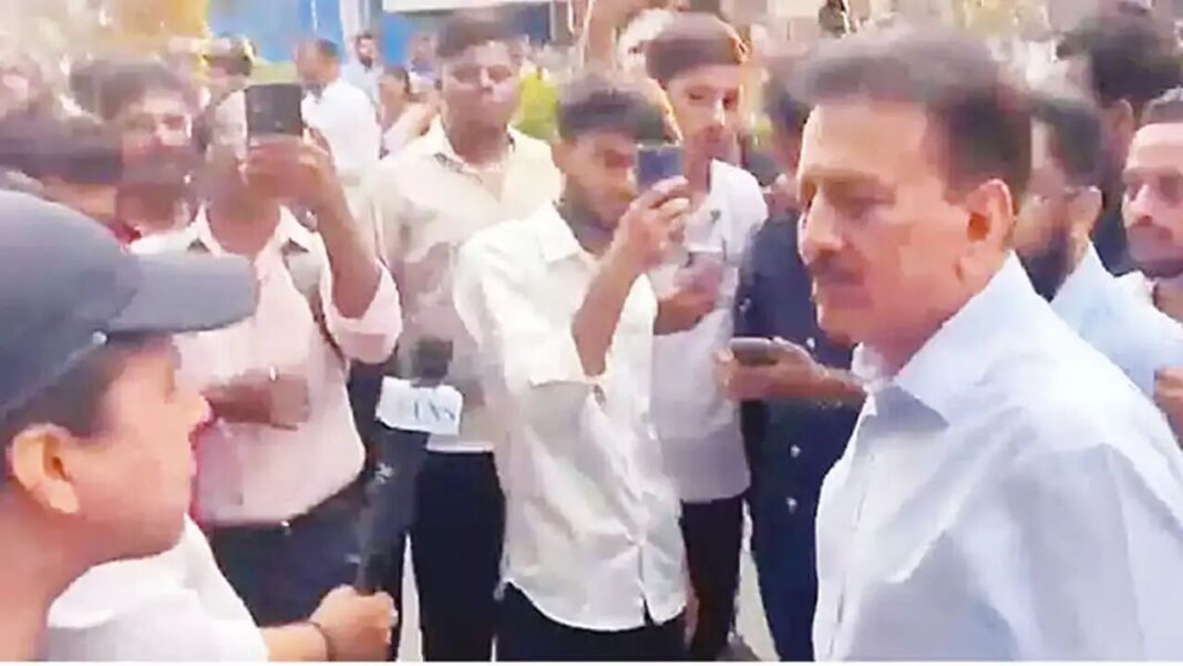 మహా మంత్రి ట్రాఫిక్ జామ్‌పై మహిళ 'ఆక్రోష్' రుచి చూసింది
