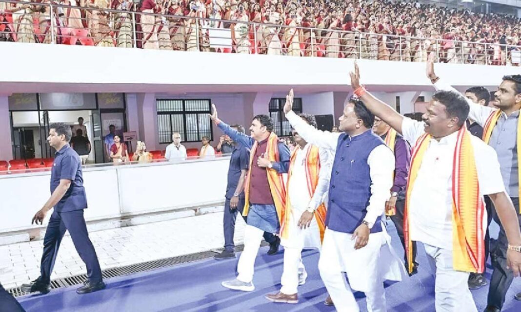 మహిళలను గౌరవించాలని కొత్త వారికి సీఎం సూచించారు
– PARAHUSHAR NEWS