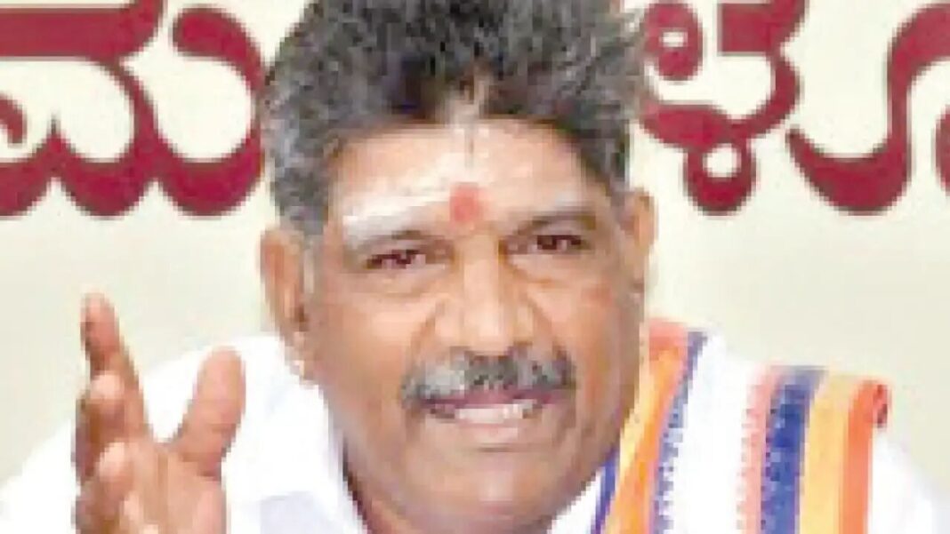 యక్షగాన కళాకారులకు బెదిరింపులు వస్తున్నాయి
