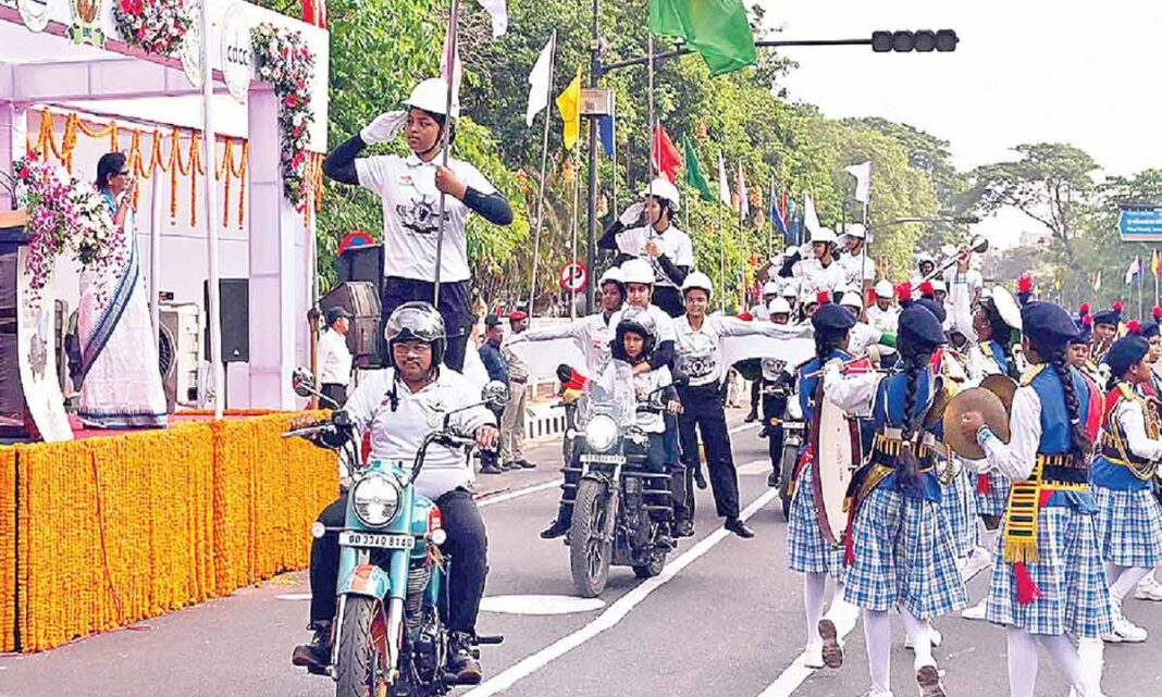 రాజధాని స్థాపన దినోత్సవం సందర్భంగా ప్రజలకు సీఎం కేసీఆర్ శుభాకాంక్షలు తెలిపారు
– PARAHUSHAR NEWS