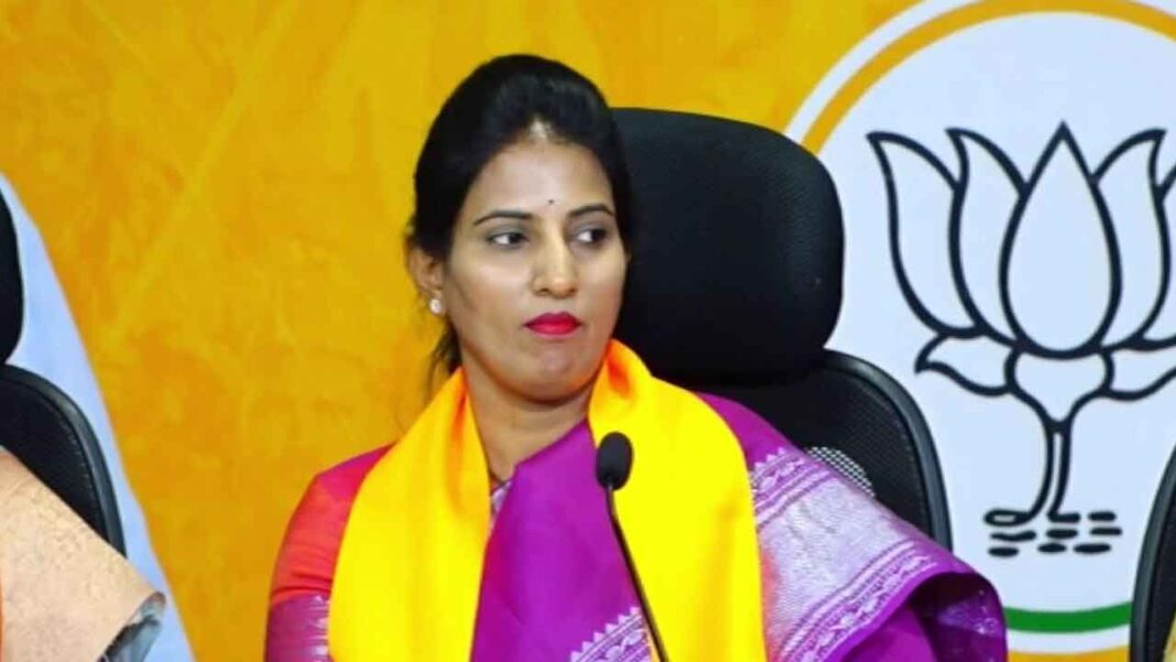 వర్ధన్నపేట సామూహిక అత్యాచారం, హత్యపై బీజేపీ మహిళా మోర్చా ఆగ్రహం వ్యక్తం చేసింది
– PARAHUSHAR NEWS