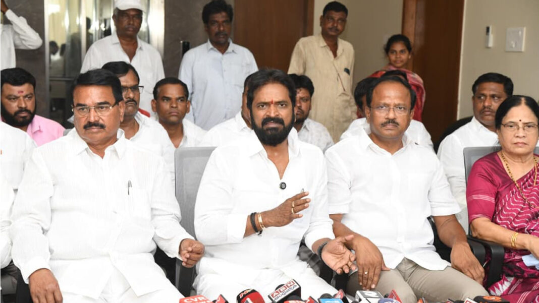 Padayatra for Palamuru Project : Revelations of former BRS Ministers-Namasthe Telangana
– PARAHUSHAR NEWS