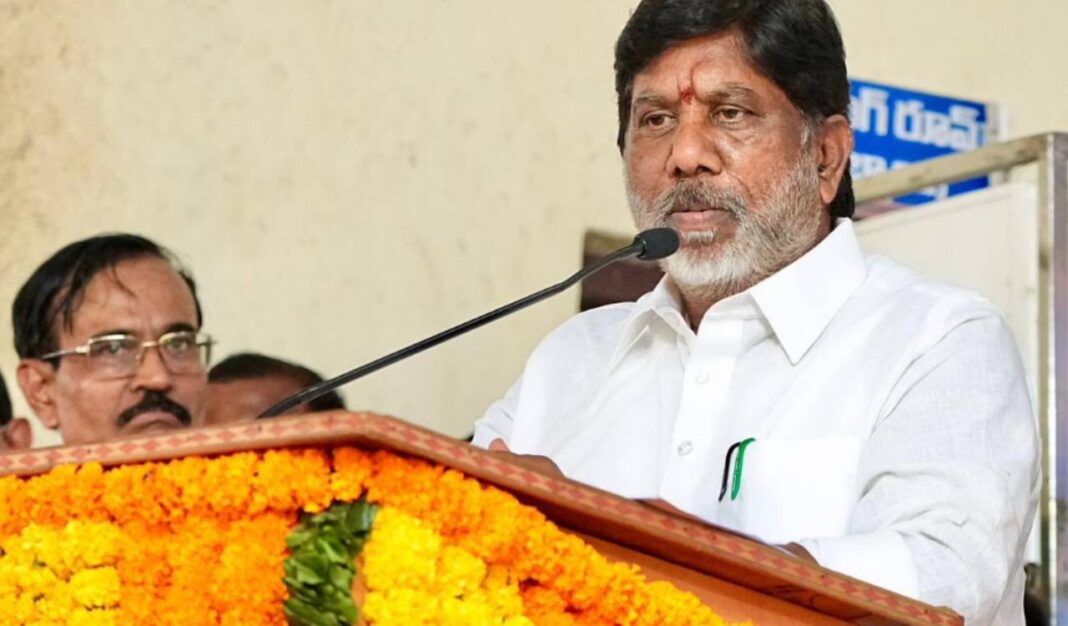 గడ్డిని తగలబెట్టేందుకు తెలంగాణ ప్రభుత్వం గంభీరావుపేటలో బయోగ్యాస్‌ ప్లాంట్‌ను ఏర్పాటు చేయనుంది
