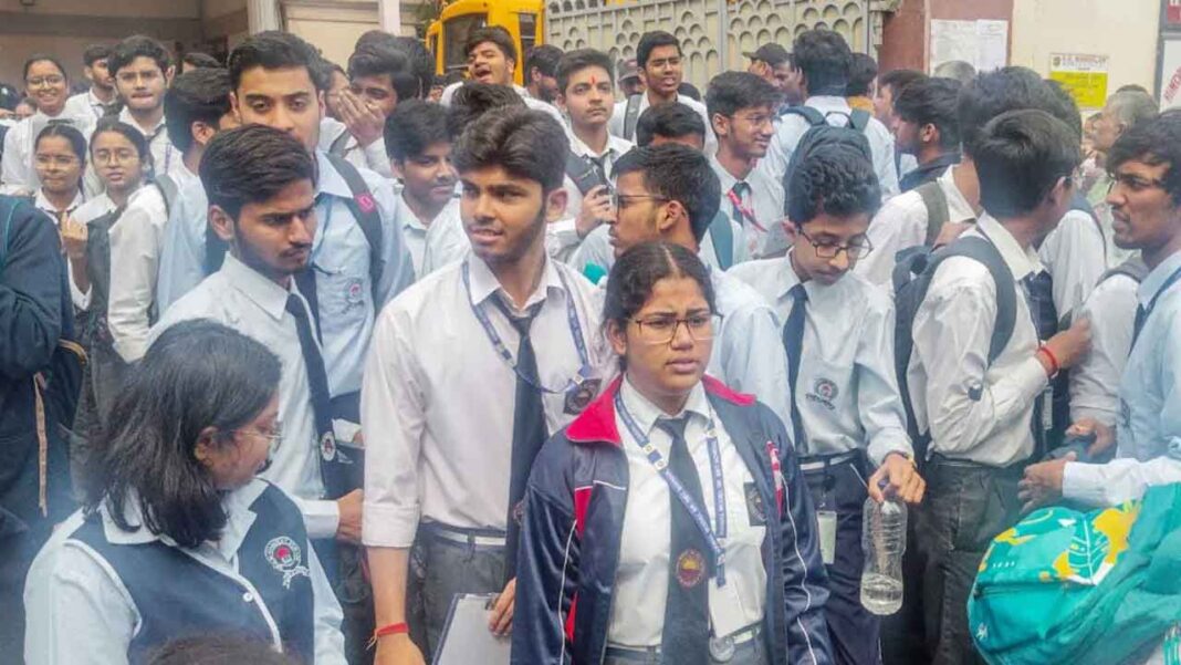 CBSE 12వ తరగతి విద్యార్థులు సాంకేతిక లోపాలను నివేదించారు
– PARAHUSHAR NEWS
