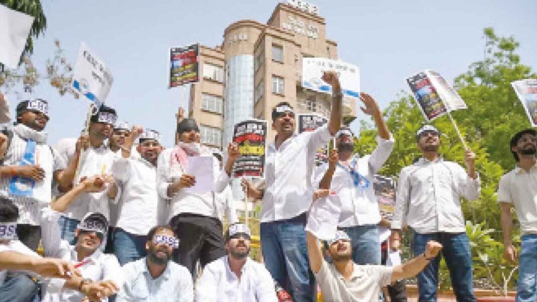 CBSE 12వ తరగతి స్కోర్ తగ్గినందుకు ఉపాధ్యాయులకు నోటీసులను ఉపసంహరించుకోండి
– PARAHUSHAR NEWS