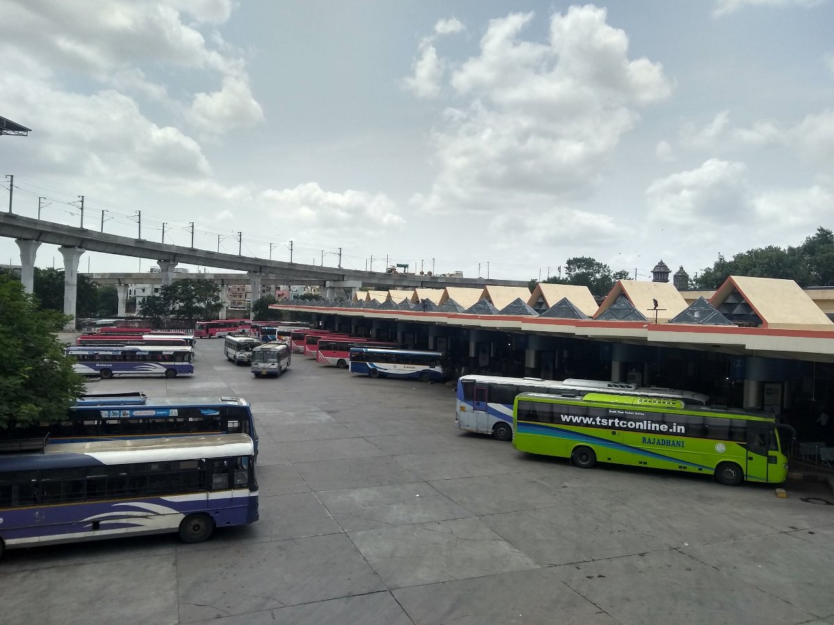 Fire Accident in MGBS | Fire in MGBS.. Fire broke out in Gadwala depot bus