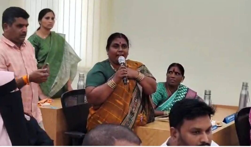 కౌన్సిలర్ ఆత్మహత్య బెదిరింపుతో మెదక్ మున్సిపల్ సమావేశం దద్దరిల్లింది
– PARAHUSHAR NEWS